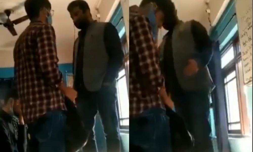 Φρίκη στην Ινδία!- Καθηγητής χαστουκίζει χωρίς έλεος μαθητή του